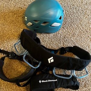 Women’s XS-M (26”-35”) Black Diamond Momentum Harness and S/M Half Dome Helmet.